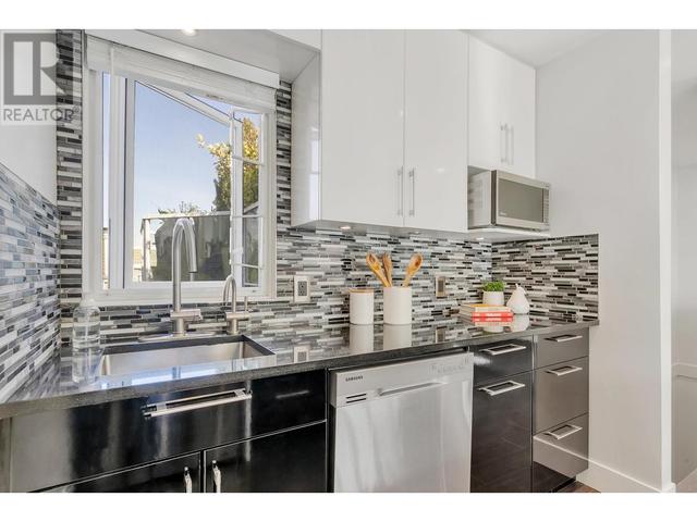 d2 - 1100 W 6th Avenue, House attached with 2 bedrooms, 2 bathrooms and 1 parking in Vancouver BC | Image 10