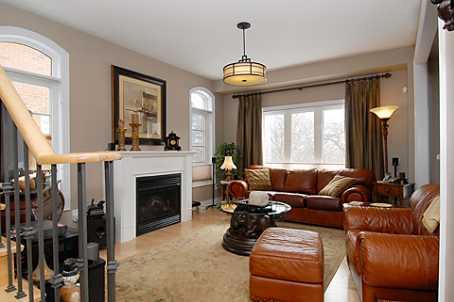 th4 - 581 Scarlett Rd, Townhouse with 3 bedrooms, 4 bathrooms and 2 parking in Toronto ON | Image 3