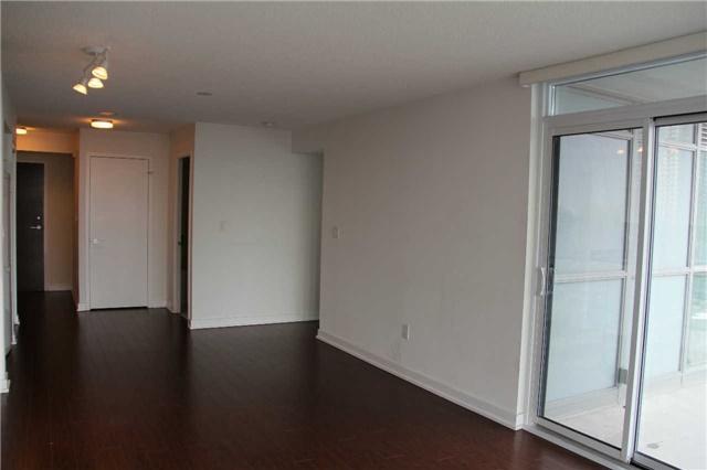 1806 - 21 Iceboat Terr, Condo with 2 bedrooms, 2 bathrooms and 1 parking in Toronto ON | Image 9