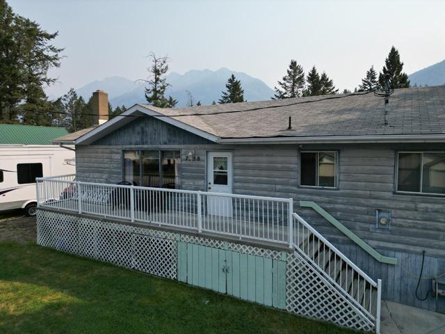 7558 Columbia Avenue, House detached with 4 bedrooms, 2 bathrooms and 2 parking in Radium Hot Springs BC | Image 45