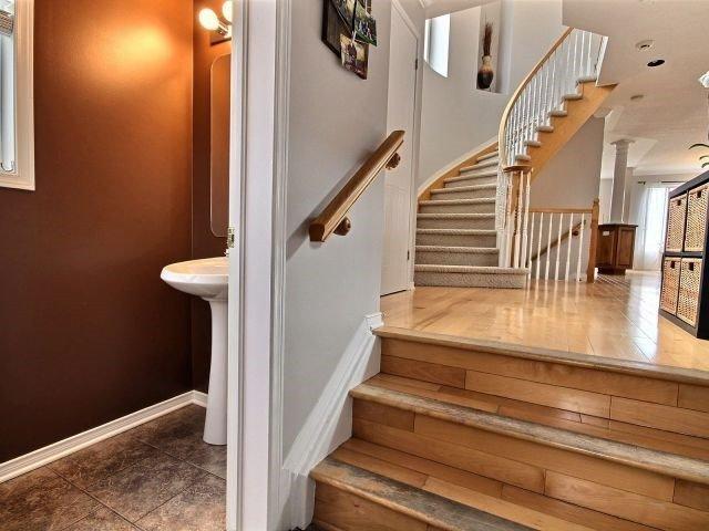 2062 Dorima St, House attached with 3 bedrooms, 3 bathrooms and 2 parking in Ottawa ON | Image 4