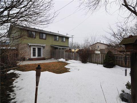 584 Minto St, House semidetached with 3 bedrooms, 2 bathrooms and 3 parking in Oshawa ON | Image 2