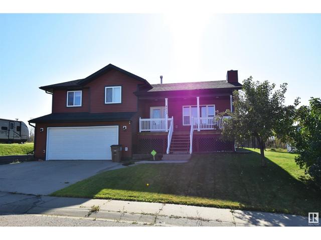 4513 Spruce Av, House attached with 3 bedrooms, 2 bathrooms and null parking in Boyle AB | Card Image
