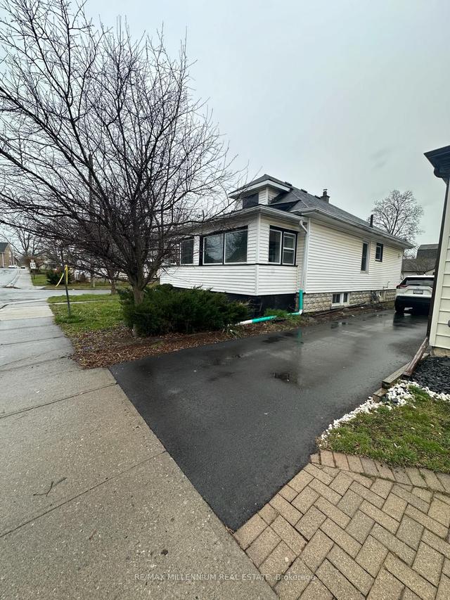 9 Grantham Ave, House detached with 3 bedrooms, 2 bathrooms and 3 parking in St. Catharines ON | Image 1