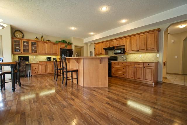 26 Park Point, House detached with 5 bedrooms, 3 bathrooms and 2 parking in Whitecourt AB | Image 2