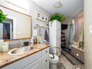 433 &amp; 433(a) 53 Avenue Sw, Home with 4 bedrooms, 2 bathrooms and 4 parking in Calgary AB | Image 8
