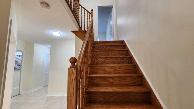 625 Madame St E, House semidetached with 4 bedrooms, 4 bathrooms and 3 parking in Mississauga ON | Image 2
