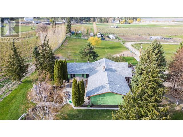 656 Curtis Road, House detached with 5 bedrooms, 3 bathrooms and 12 parking in Kelowna BC | Image 3