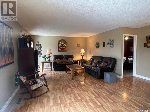 8.5 Kms South On Highway #4, House detached with 4 bedrooms, 3 bathrooms and null parking in Meadow Lake No. 588 SK | Image 8
