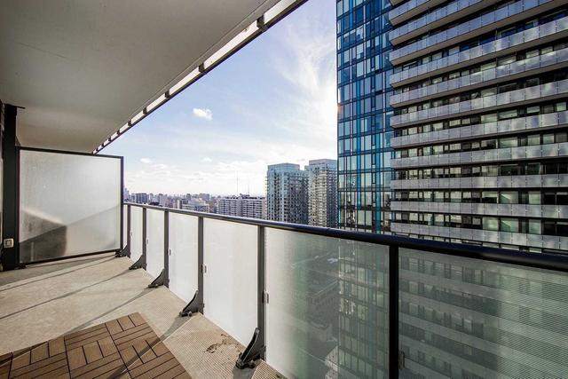 2812 - 185 Roehampton Ave, Condo with 1 bedrooms, 1 bathrooms and 0 parking in Toronto ON | Image 8