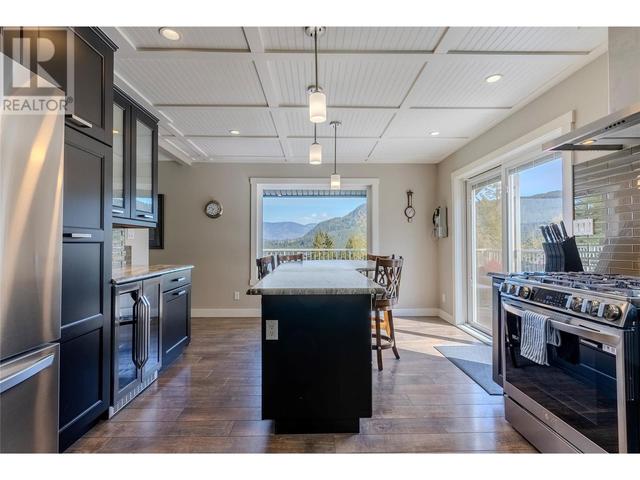2617 Mountview Drive, House detached with 4 bedrooms, 2 bathrooms and null parking in Columbia Shuswap C BC | Image 18