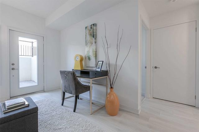137 - 1121 Cooke Blvd, Condo with 1 bedrooms, 1 bathrooms and 1 parking in Burlington ON | Image 2