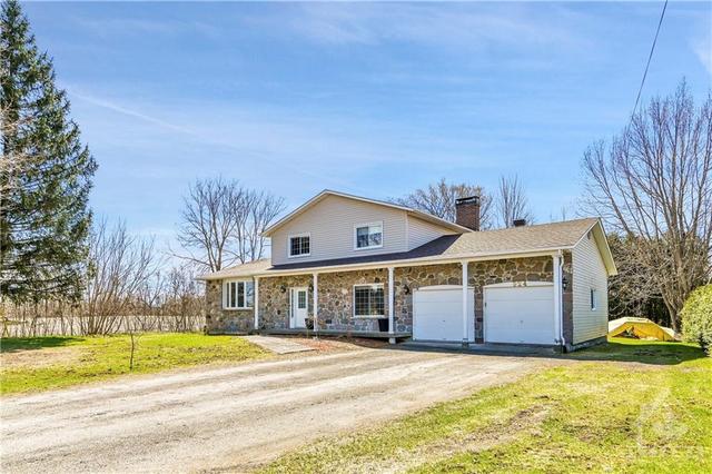 924 Greenlane Road, House detached with 4 bedrooms, 2 bathrooms and 8 parking in Champlain ON | Image 2