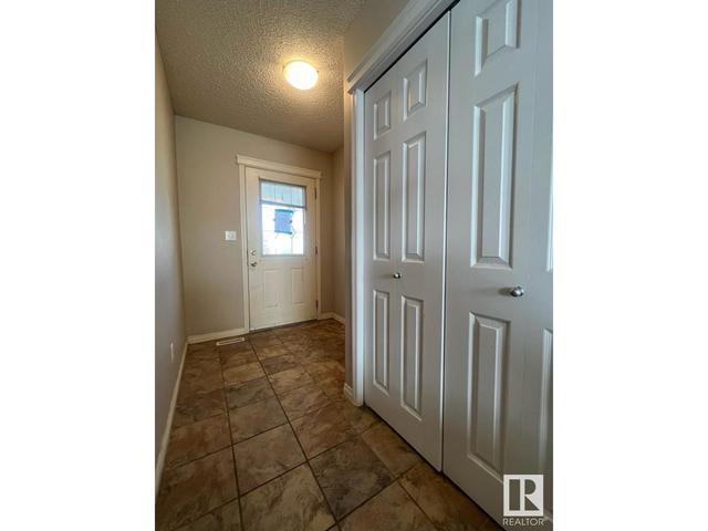 7613 11 Av Sw, House detached with 4 bedrooms, 2 bathrooms and null parking in Edmonton AB | Image 2