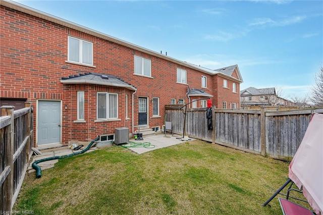 314 duncan Duncan Lane, House attached with 3 bedrooms, 2 bathrooms and 3 parking in Milton ON | Image 21