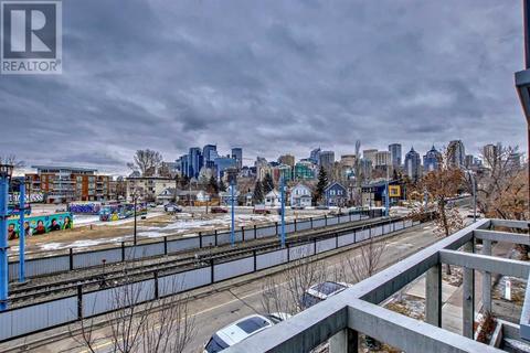 305, - 327 9a Street Nw, Condo with 2 bedrooms, 2 bathrooms and 1 parking in Calgary AB | Card Image