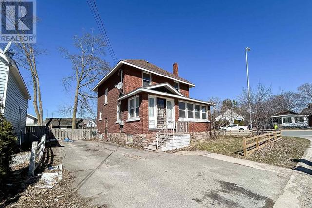 199 Kohler St, House detached with 3 bedrooms, 1 bathrooms and null parking in Sault Ste. Marie ON | Image 3