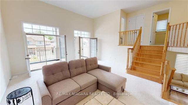 7710 Sassafras Tr, House detached with 3 bedrooms, 3 bathrooms and 4 parking in Niagara Falls ON | Image 3