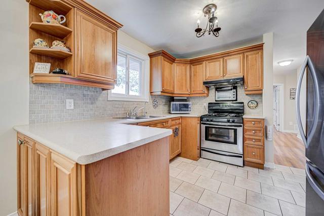 74 Clansman Blvd, House detached with 3 bedrooms, 2 bathrooms and 3 parking in Toronto ON | Image 2