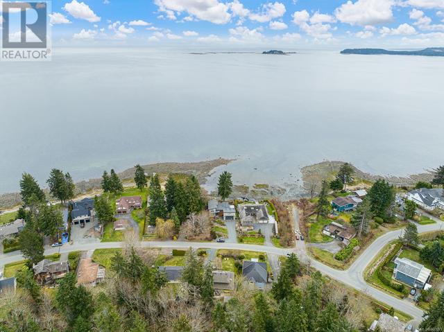 224 Spindrift Rd, House detached with 2 bedrooms, 3 bathrooms and 6 parking in Comox Valley A BC | Image 50