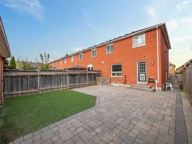 5951 Chalfont Cres, House attached with 3 bedrooms, 4 bathrooms and 2 parking in Mississauga ON | Image 24