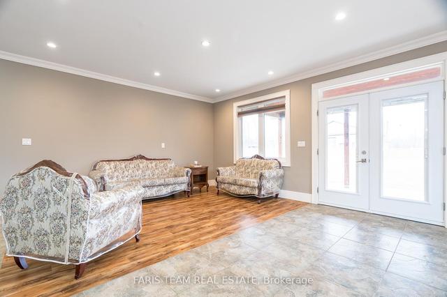 938 Corner Ave, House detached with 4 bedrooms, 3 bathrooms and 12 parking in Innisfil ON | Image 3