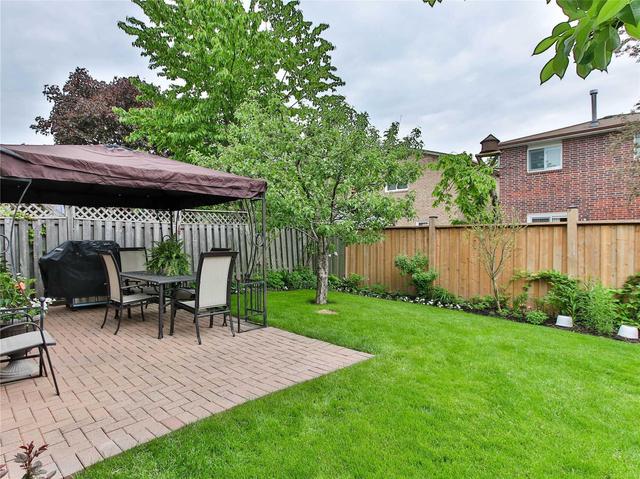 24 Ebby Ave, House attached with 3 bedrooms, 4 bathrooms and 2 parking in Brampton ON | Image 3