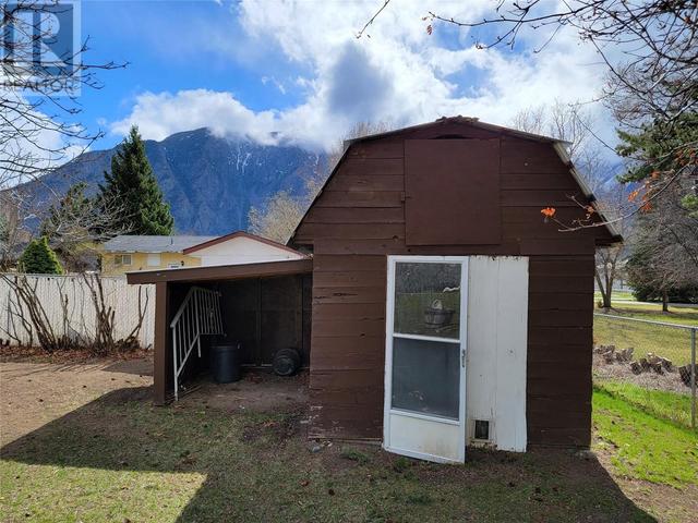 701 Kickbush Avenue, House detached with 4 bedrooms, 1 bathrooms and 1 parking in Keremeos BC | Image 41