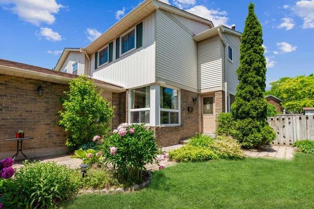 713 Middleton Cres, House semidetached with 3 bedrooms, 2 bathrooms and 2 parking in Milton ON | Image 1