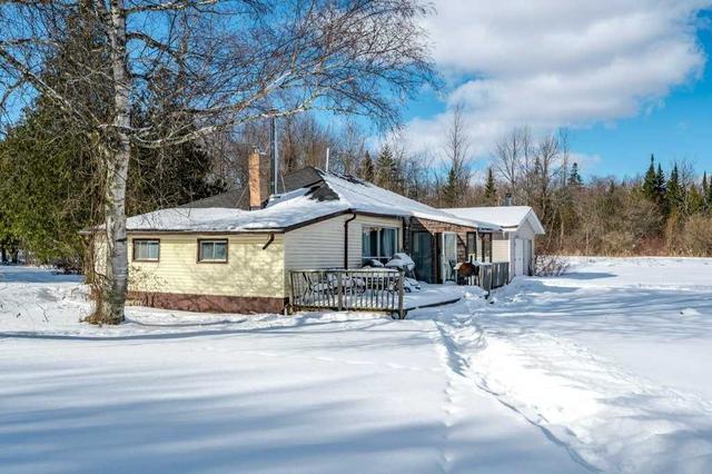 240 Charlore Park Dr, House detached with 2 bedrooms, 1 bathrooms and 13 parking in Kawartha Lakes ON | Image 20