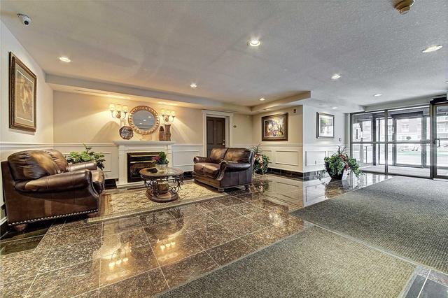910 - 1998 Ironstone Dr, Condo with 2 bedrooms, 2 bathrooms and 1 parking in Burlington ON | Image 3