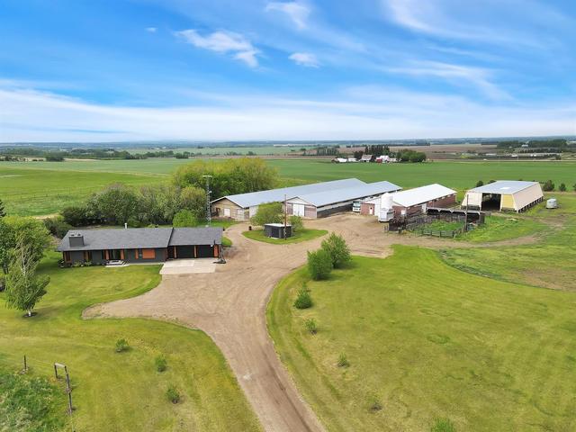 38552 Range Road 30, House detached with 2 bedrooms, 2 bathrooms and 4 parking in Red Deer County AB | Image 1