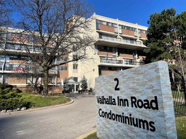 324 - 2 Valhalla Inn Rd, Condo with 3 bedrooms, 3 bathrooms and 2 parking in Toronto ON | Image 1