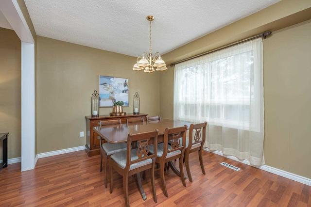 18 Norwood Pl, House detached with 4 bedrooms, 3 bathrooms and 6 parking in Brampton ON | Image 3