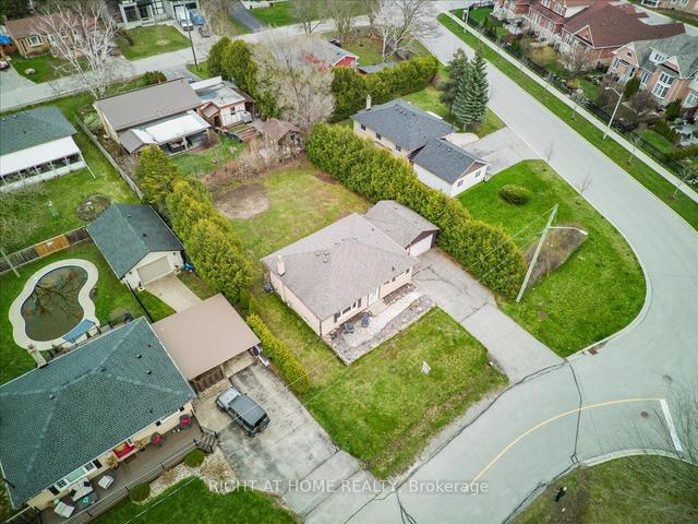 19 Torian Ave, House detached with 3 bedrooms, 2 bathrooms and 3 parking in Whitby ON | Image 28