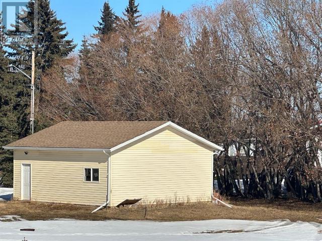 1953 8 Avenue, House detached with 3 bedrooms, 2 bathrooms and 6 parking in Red Deer County AB | Image 5