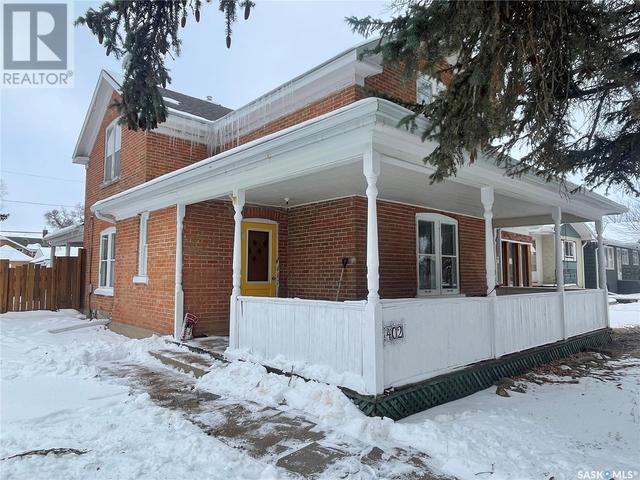 402 Jasper Street, House detached with 3 bedrooms, 2 bathrooms and null parking in Maple Creek SK | Image 2