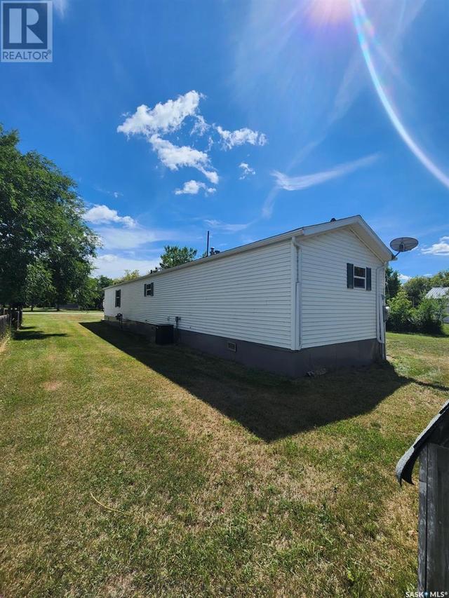 215 Main Street, Home with 3 bedrooms, 2 bathrooms and null parking in Estevan No. 5 SK | Image 36