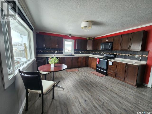 411 Main Street, House detached with 4 bedrooms, 2 bathrooms and null parking in Kipling SK | Image 4