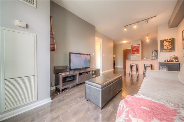 204 - 3391 Bloor St, Condo with 1 bedrooms, 1 bathrooms and 1 parking in Toronto ON | Image 3