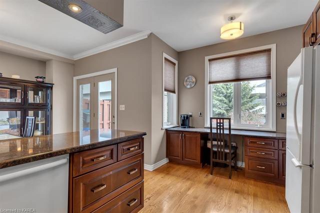 33 Yonge Street, House semidetached with 2 bedrooms, 3 bathrooms and 4 parking in Kingston ON | Image 6