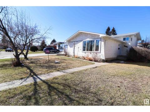 9520 150 Av Nw Nw, House detached with 3 bedrooms, 1 bathrooms and null parking in Edmonton AB | Card Image