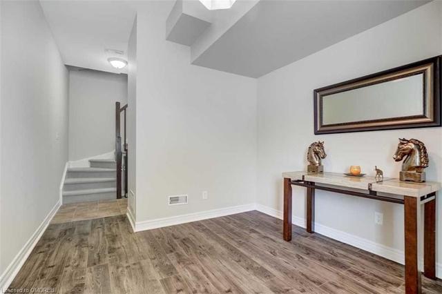 625 Forgett Common, House attached with 2 bedrooms, 1 bathrooms and 2 parking in Burlington ON | Image 3