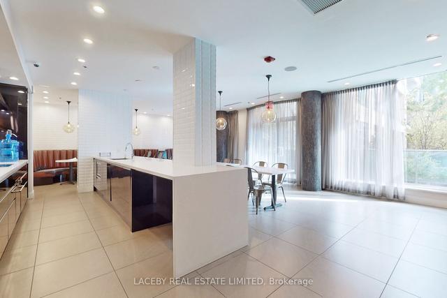 401 - 377 Madison Ave, Condo with 1 bedrooms, 1 bathrooms and 0 parking in Toronto ON | Image 17