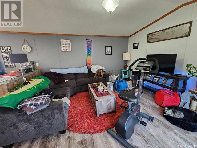 305 5th Avenue, Home with 3 bedrooms, 2 bathrooms and null parking in Caronport SK | Image 6