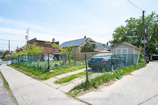 604 Oakwood Ave, House detached with 2 bedrooms, 1 bathrooms and 1 parking in Toronto ON | Image 18