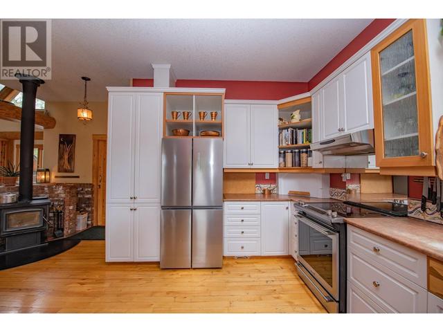 1195 Sugar Lake Road, House detached with 2 bedrooms, 2 bathrooms and 15 parking in North Okanagan E BC | Image 9