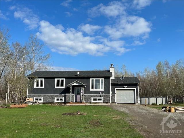 831 Craig Road, House detached with 3 bedrooms, 2 bathrooms and 8 parking in North Grenville ON | Image 1