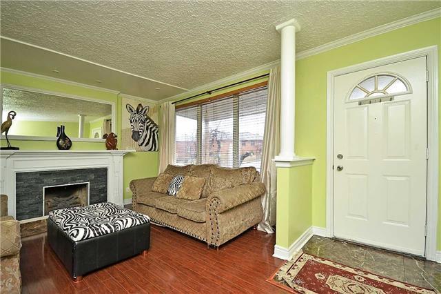 21 Kenora Cres, House detached with 2 bedrooms, 3 bathrooms and 4 parking in Toronto ON | Image 3