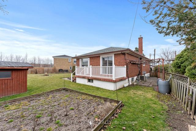 29 Krieger Cres, House detached with 3 bedrooms, 3 bathrooms and 3 parking in Toronto ON | Image 14